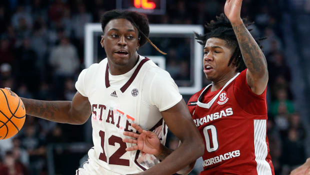 Razorbacks' Khalif Battle guarding Mississippi State's Keshawn Murphy